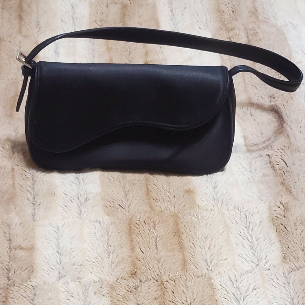 LIZ CLAIBORNE BLACK  STYLE SADDLE BAG..SIZE‎ S